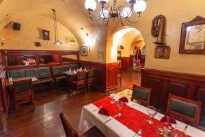 a restaurant with a dining room with tables and chairs at Belga Boutique Hotel in Debrecen
