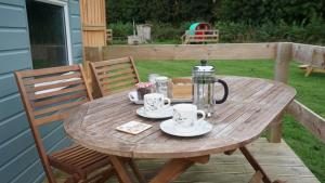 Gallery image of Shepherd's Hut at Westcote - Sleeps 4 w Hot Tub in Hawick