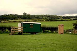 Gallery image of Shepherd's Hut at Westcote - Sleeps 4 w Hot Tub in Hawick