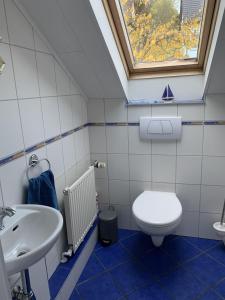 Kylpyhuone majoituspaikassa Ferienwohnung Weitblick