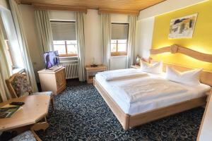 Postel nebo postele na pokoji v ubytování Hotel Löwen