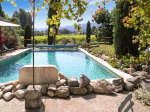 Πισίνα στο ή κοντά στο Appartement de 2 chambres avec piscine partagee jardin amenage et wifi a Oppede