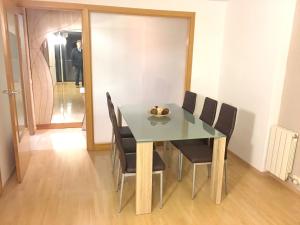 Fotografia z galérie ubytovania Spacious Apartment in Terrassa with Shared Pool, 85 m² v destinácii Terrassa