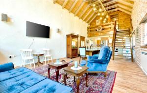 a living room with a blue couch and a tv at Elegant villa with jacuzzi near Možđenec in Možđenec