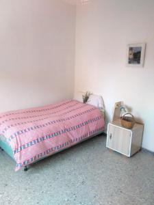 Uma cama ou camas num quarto em 4 bedrooms house with furnished terrace and wifi at Gironella