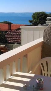 Ein Balkon oder eine Terrasse in der Unterkunft Comfortable Studio in Sumartin with Sea View - 22 m²