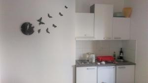 Küche/Küchenzeile in der Unterkunft Comfortable Studio in Sumartin with Sea View - 22 m²
