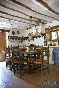 een eetkamer met een houten tafel en stoelen bij 5 bedrooms villa with private pool enclosed garden and wifi at Sorihuela del Guadalimar in Sorihuela del Guadalimar