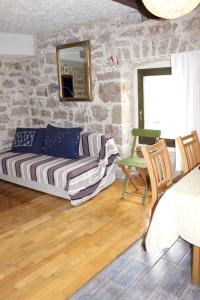 Posezení v ubytování Comfortable apartment in Betina, 52 m², air-conditioned