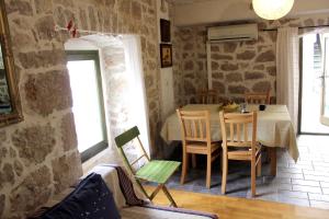 Posezení v ubytování Comfortable apartment in Betina, 52 m², air-conditioned
