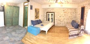 Posezení v ubytování Comfortable apartment in Betina, 52 m², air-conditioned