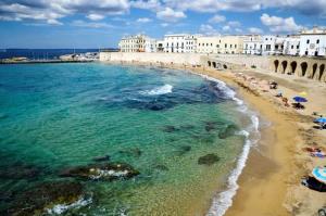 a beach with a group of people and the ocean at Modern Apartment in Gallipoli with Air Conditioning in Gallipoli