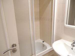 Kúpeľňa v ubytovaní Charming Apartment in Dénia with Shared Pool