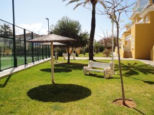 Vonkajšia záhrada v ubytovaní Charming Apartment in Dénia with Shared Pool