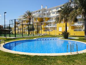 3 bedrooms appartement at Denia 500 m away from the beach with shared pool terrace and wifi游泳池或附近泳池