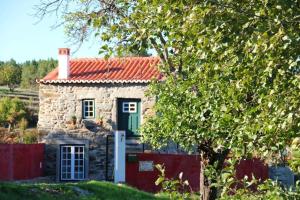 Imagen de la galería de One bedroom house with enclosed garden at Souto da Casa, en Souto da Casa