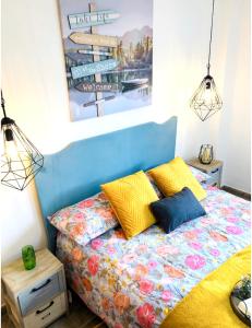 Ένα ή περισσότερα κρεβάτια σε δωμάτιο στο Charming House in Viguera with Mountain View +21 φωτογραφίες