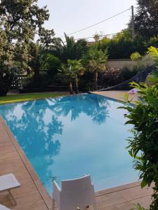 Bazen u ili blizu objekta Studio with shared pool enclosed garden and wifi at Trecastagni 8 km away from the beach