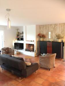 Η κουζίνα ή μικρή κουζίνα στο Villa charmante à Arpaillargues-et-Aureillac avec piscine privée +13 φωτογραφίες