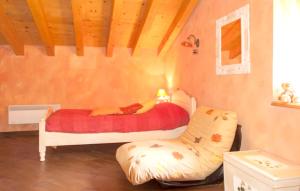 Giường trong phòng chung tại Chalet de 3 chambres avec jardin amenage et wifi a Saint Andre a 8 km des pistes