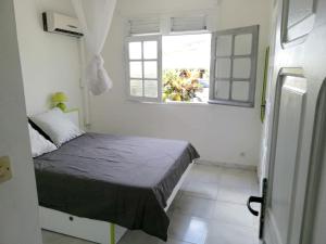 Cama o camas de una habitación en Appartement d'une chambre avec terrasse amenagee et wifi a Vauclin