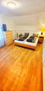 Postel nebo postele na pokoji v ubytování Sensi Living Station