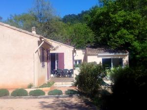 Gallery image of Villa de 2 chambres avec piscine partagee jardin amenage et wifi a Lorgues in Lorgues