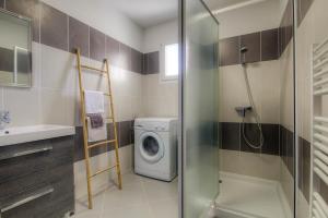 Bilik mandi di Appartement moderne avec vue sur montagne à Taglio-Isolaccio