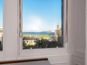 Benholm -Stunning 3-Bed Apartment in North Berwick