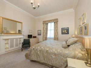 Benholm -Stunning 3-Bed Apartment in North Berwick