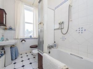 Benholm -Stunning 3-Bed Apartment in North Berwick