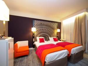 Cama ou camas em um quarto em Mercure Nantes Centre Grand Hotel