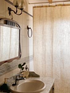 A bathroom at Masía La Costereta