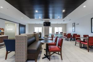 Restavracija oz. druge možnosti za prehrano v nastanitvi Holiday Inn Express & Suites- South Bend Casino, an IHG Hotel