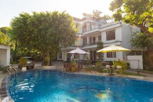 a large swimming pool in front of a house at Nhat Lan Resort in Phú Quốc