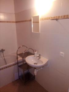 Koupelna v ubytování Apartmán v arealu Doky Lipno + 11 fotografií