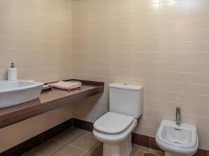a bathroom with a toilet and a sink at Pool- AirCon- Quiet&Peaceful- FamilyFriendly in Manilva