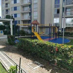 Sân chơi trẻ em tại Apartamento nuevo - Amoblado en Puerto azul - Club House Piscina, Futbol, Jacuzzi, Voley playa