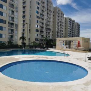 Imagem da galeria de Apartamento nuevo - Amoblado en Puerto azul - Club House Piscina, Futbol, Jacuzzi, Voley playa em Ricaurte