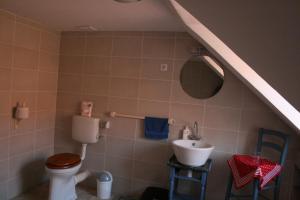 Ein Badezimmer in der Unterkunft Logies "De Klaproos"
