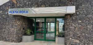 Fasada lub wejście do obiektu Apartamento Giovanni 09 Playa Roca