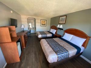 Säng eller sängar i ett rum på Americas Best Value Inn - Gainesville