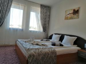 
A bed or beds in a room at GRAND MONASTERYl Apartment ``Star Paradise``

