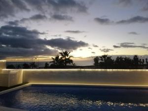 Bazén v ubytovaní Villa La Caleta Golf alebo v jeho blízkosti