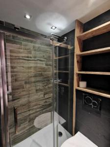 a shower with a glass door in a bathroom at Verbier Medran in Verbier