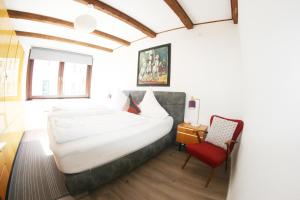 Posteľ alebo postele v izbe v ubytovaní Family Friendly Chalet - Central with Beautiful Mountain Views + 37 fotografií