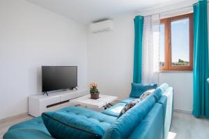 TV a/nebo společenská místnost v ubytování Kaylie Apartment