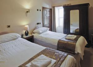 Postel nebo postele na pokoji v ubytování Lovely Large home 10 Minute Walk to Barmouth Beach