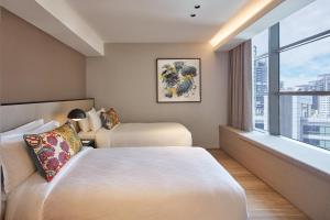 Postel nebo postele na pokoji v ubytování Pan Pacific Serviced Suites Orchard, Singapore