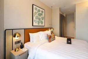 Postel nebo postele na pokoji v ubytování Pan Pacific Serviced Suites Orchard, Singapore